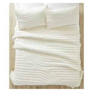 Better Homes & Gardens White Textured Arched Cotton Quilt, Queen